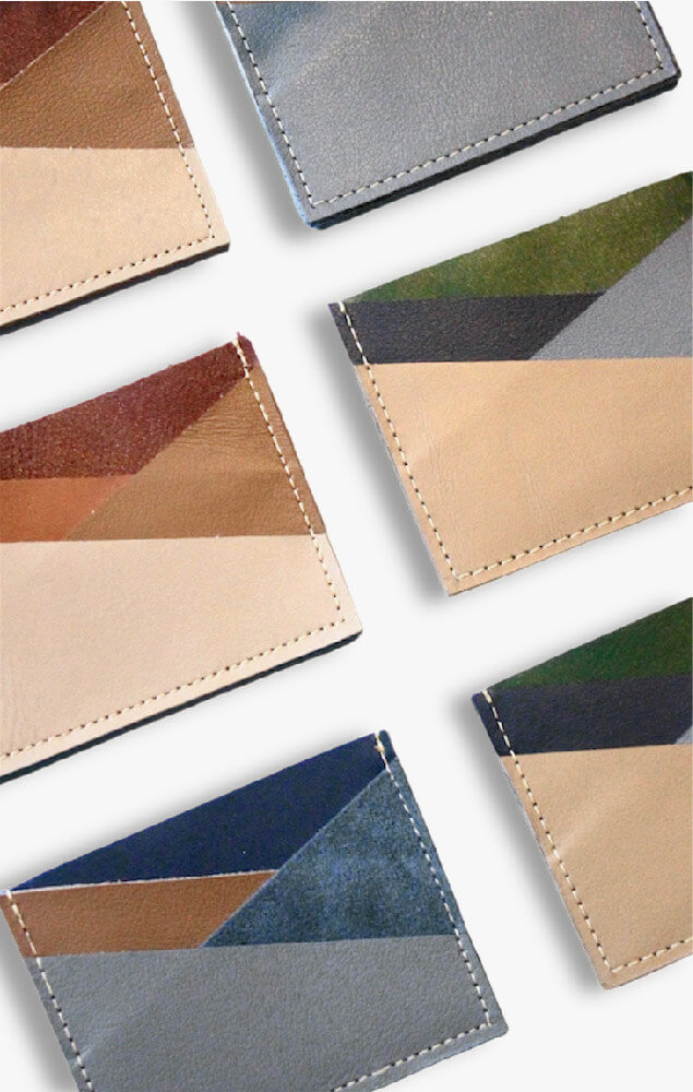 TARJETEROS artesanales, hechos de cuero de alta calidad con capacidad para cuatro tarjetas. Vista de detalles